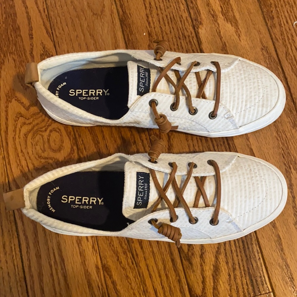 Size 8 Sperry boat shoes